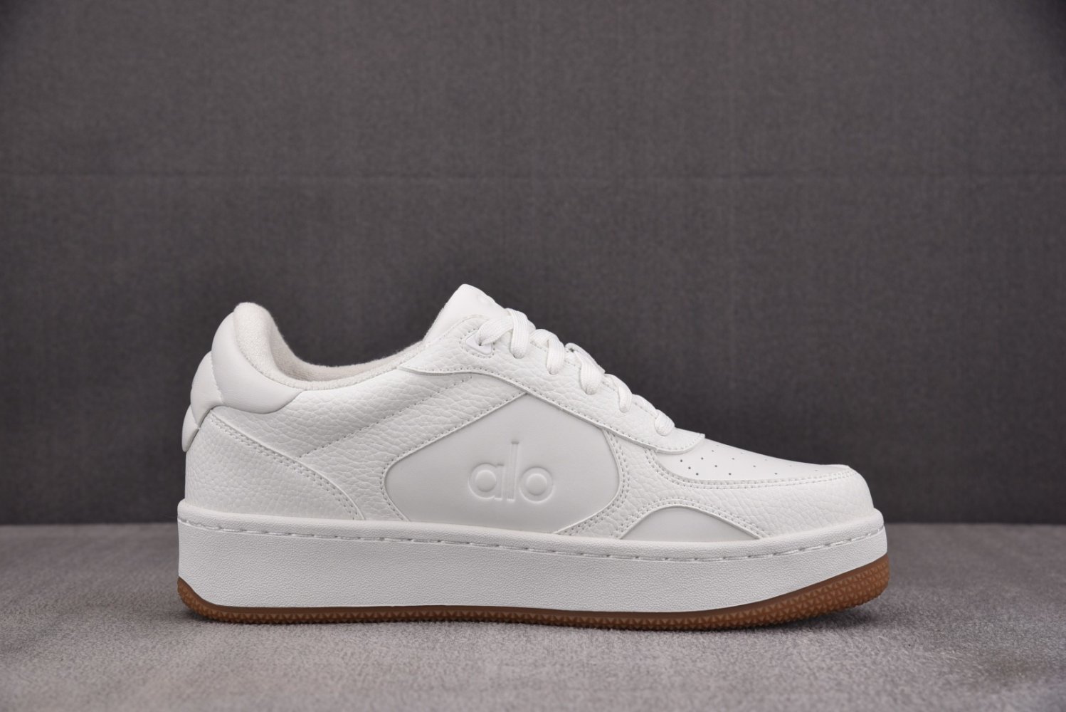 Кроссовки Alo Yoga Recovery Mode фото 2