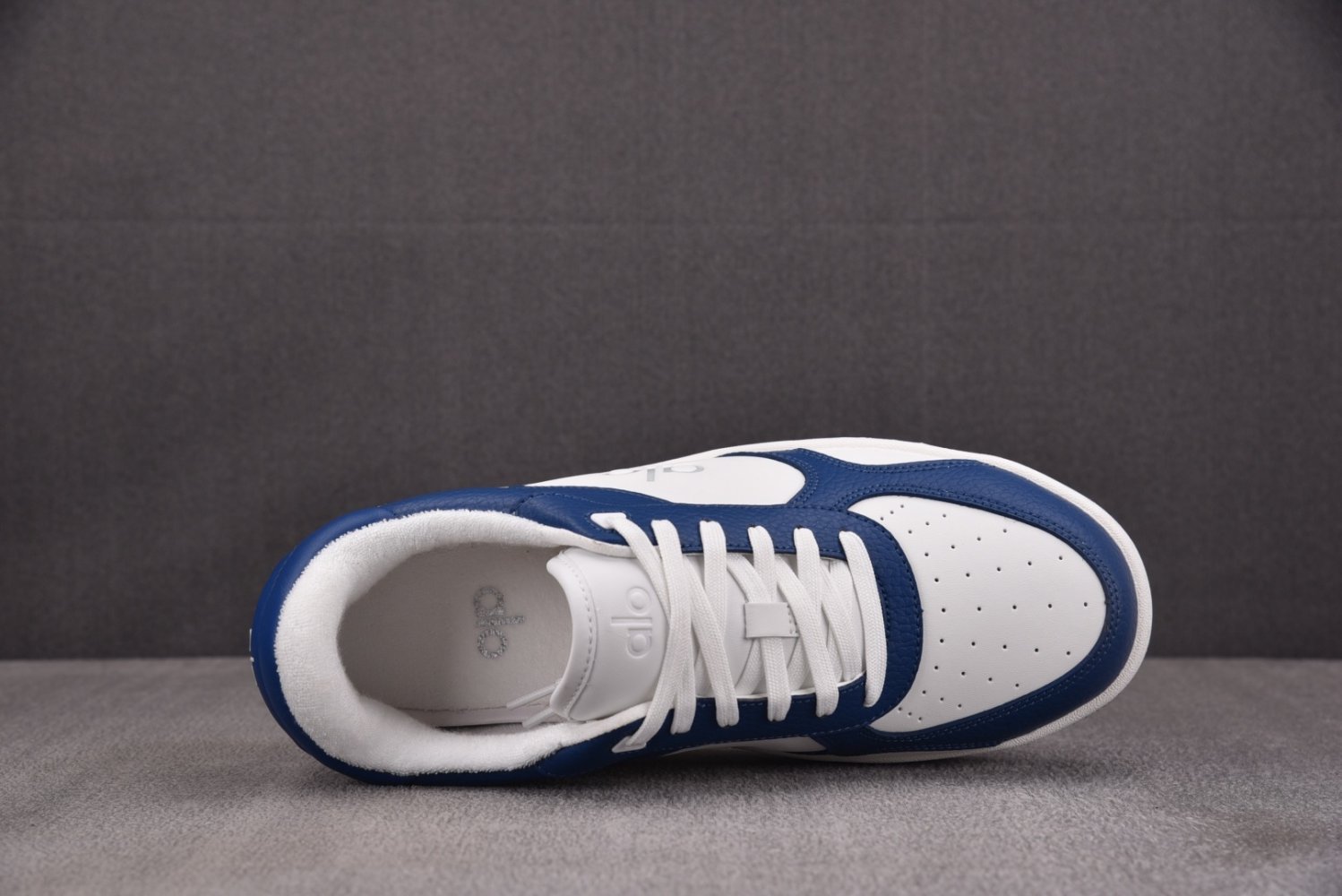 Кроссовки Alo Yoga Recovery Mode фото 3