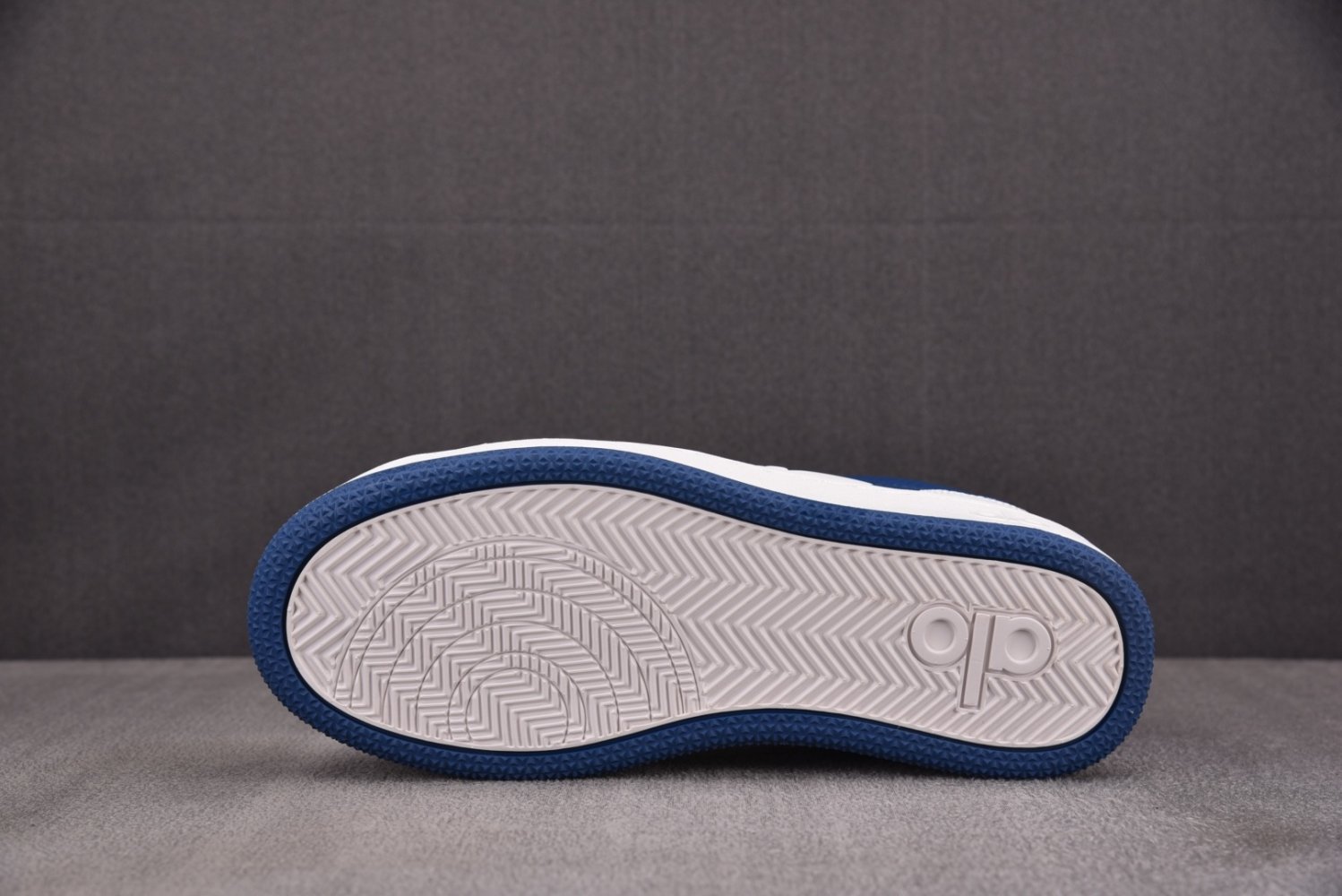 Кроссовки Alo Yoga Recovery Mode фото 4