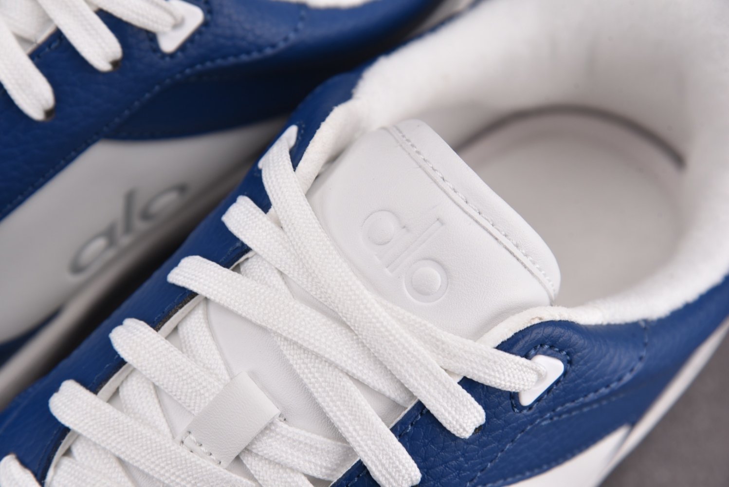 Кроссовки Alo Yoga Recovery Mode фото 9