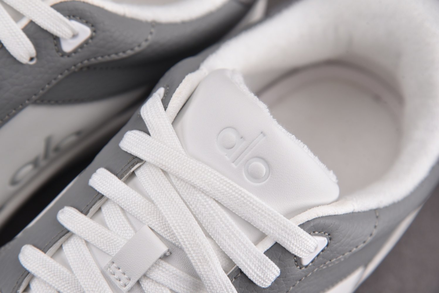 Кроссовки Alo Yoga Recovery Mode фото 9