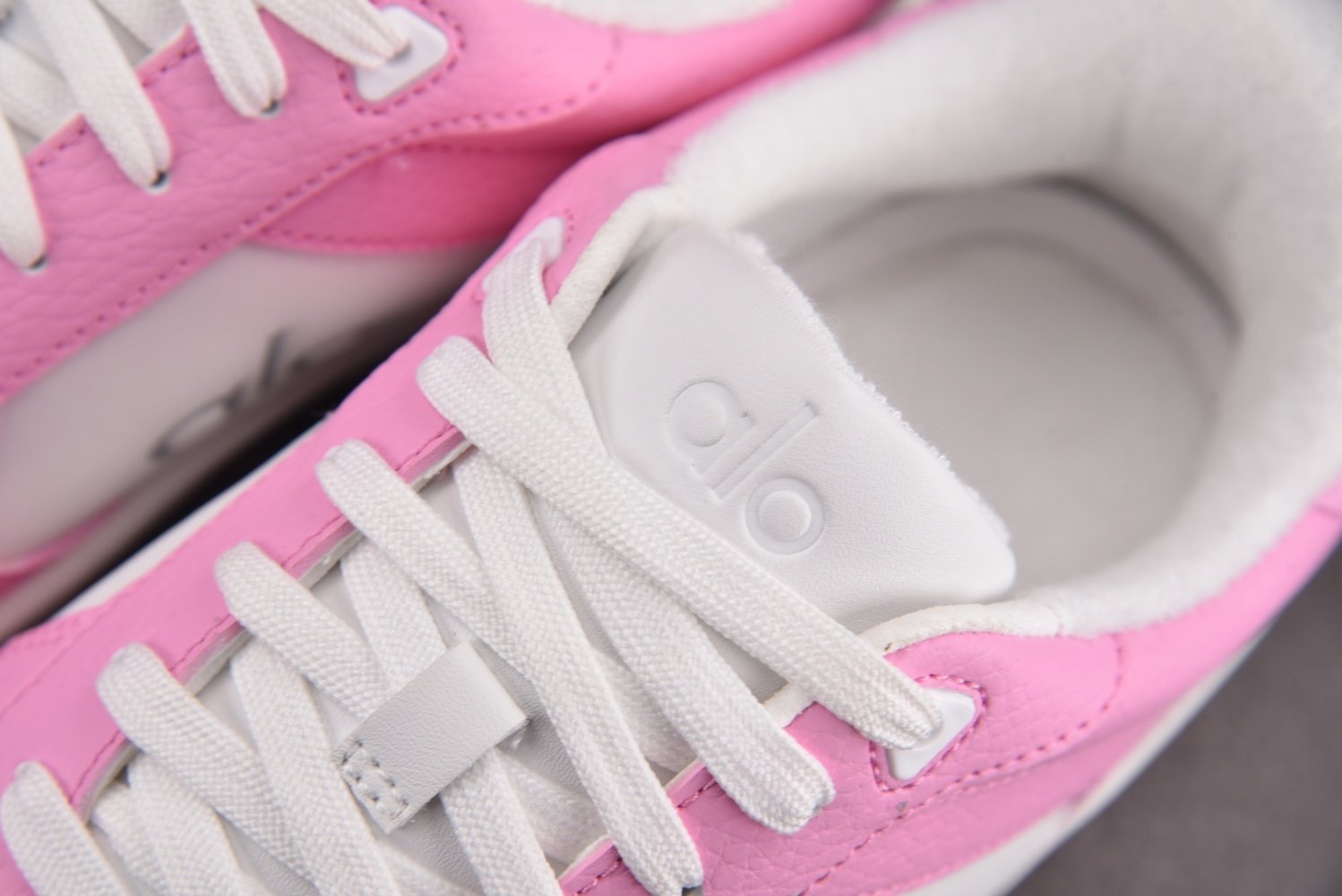 Кроссовки Alo Yoga Recovery Mode фото 9