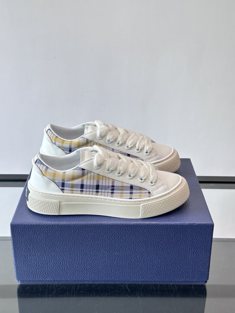 Кроссовки B33