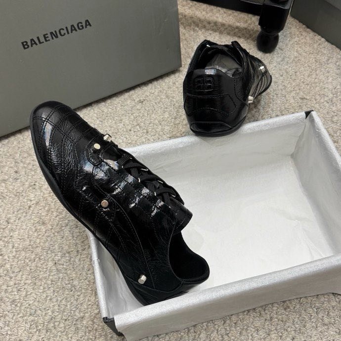 Кроссовки Balenciaga City Series с шипами фото 7