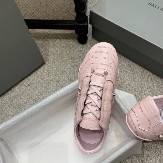 Кроссовки Balenciaga City Series с шипами фото 9