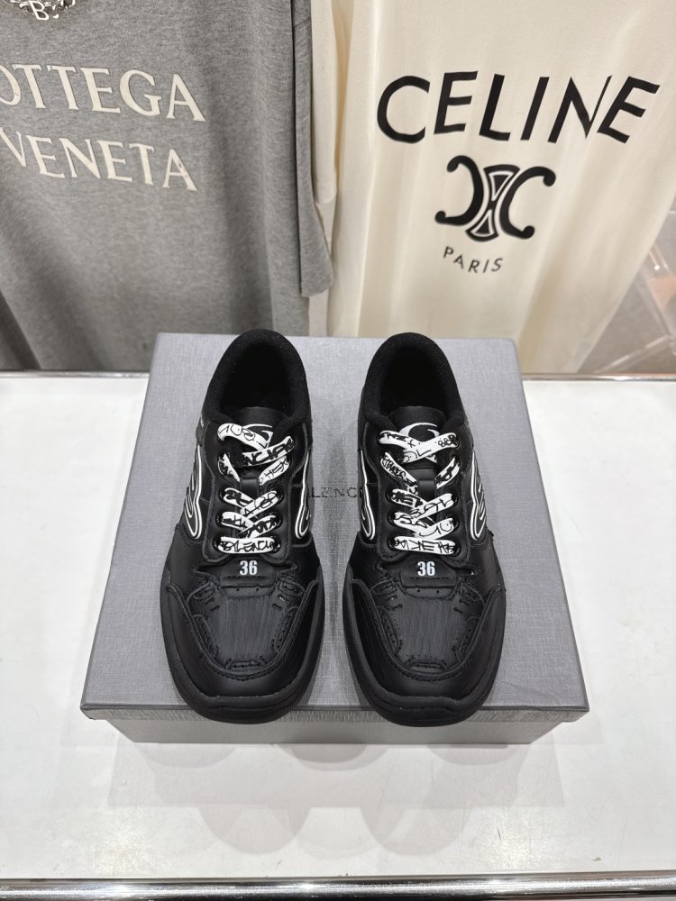 Кроссовки Balenciaga Hamptons Worn-Out