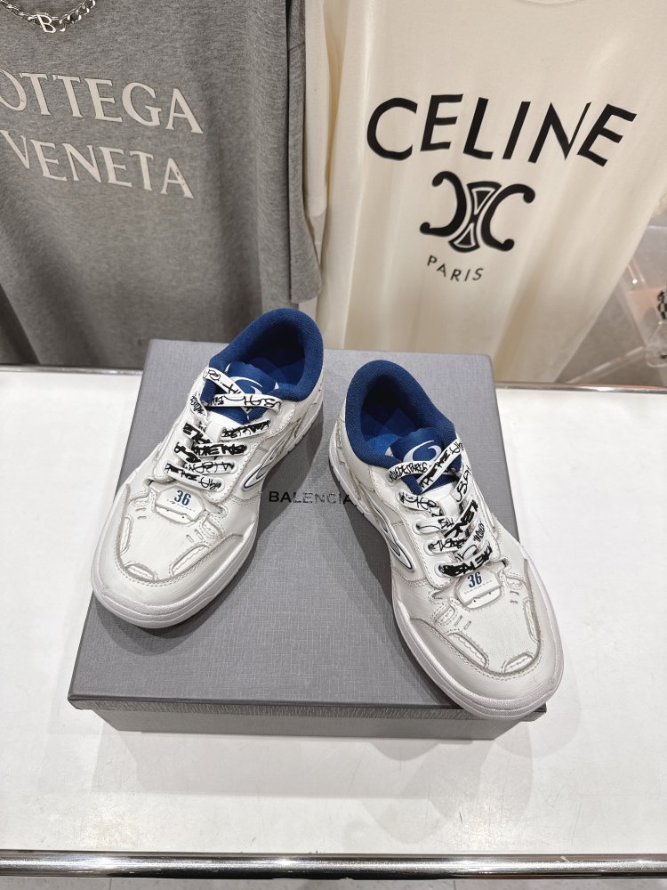 Кроссовки Balenciaga Hamptons Worn-Out фото 2