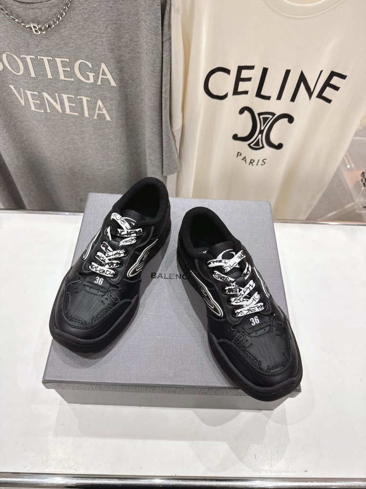 Кроссовки Balenciaga Hamptons Worn-Out фото 2