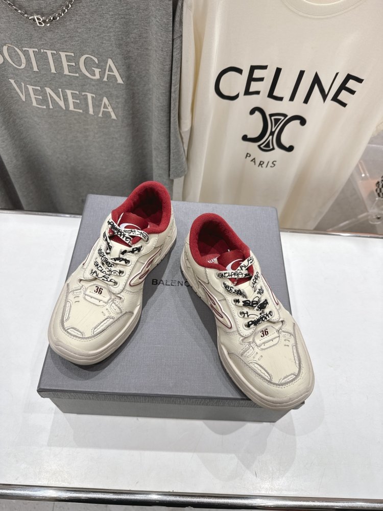 Кроссовки Balenciaga Hamptons Worn-Out фото 2