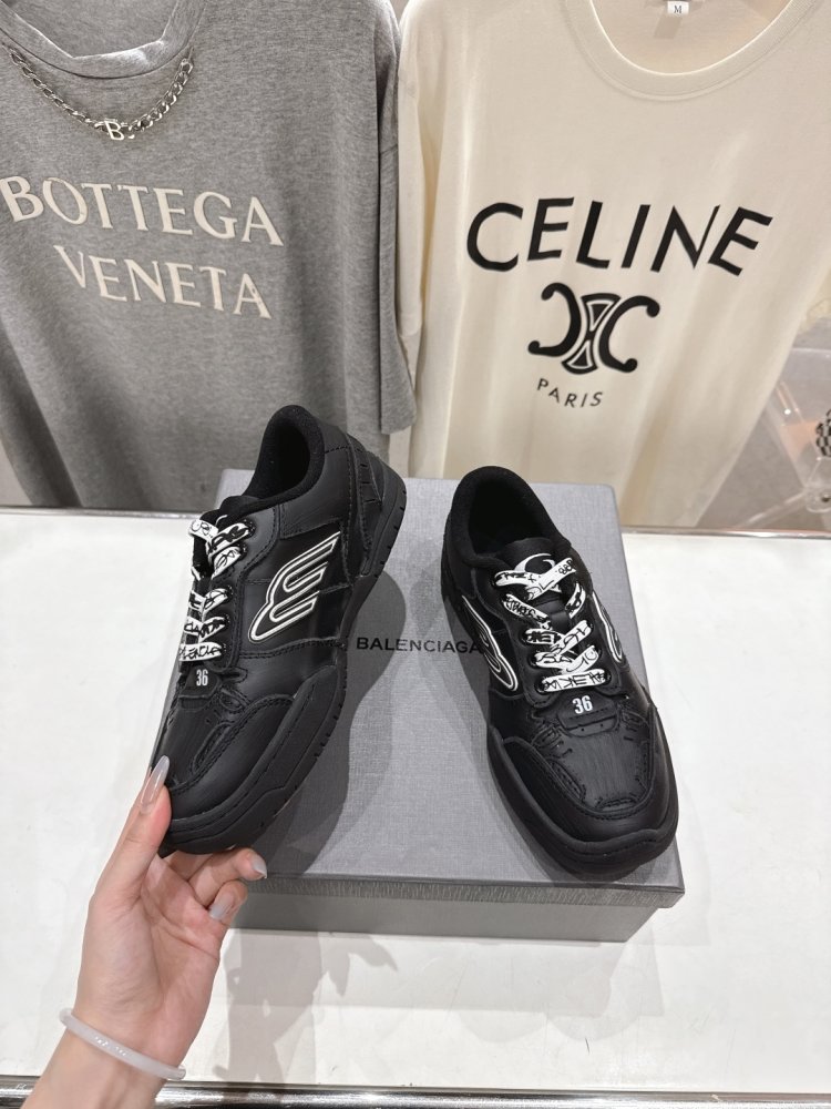 Кроссовки Balenciaga Hamptons Worn-Out фото 3