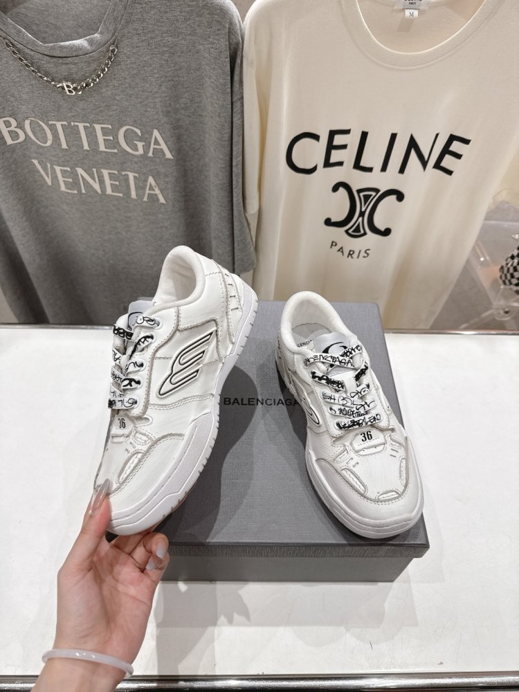 Кроссовки Balenciaga Hamptons Worn-Out фото 3