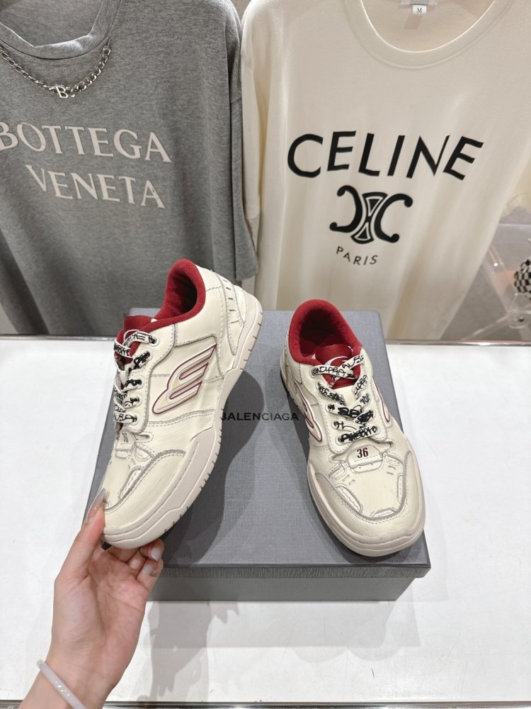 Кроссовки Balenciaga Hamptons Worn-Out фото 3