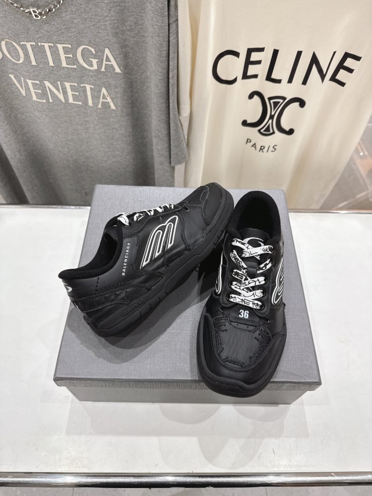 Кроссовки Balenciaga Hamptons Worn-Out фото 4