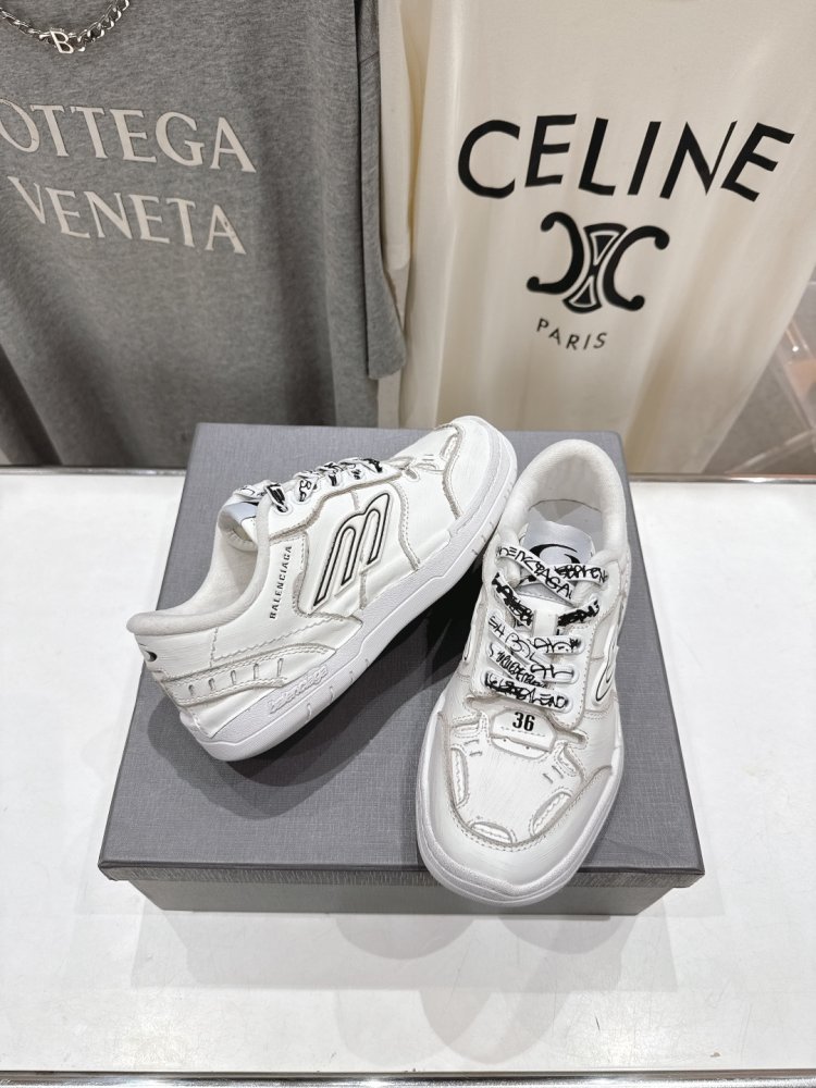 Кроссовки Balenciaga Hamptons Worn-Out фото 4