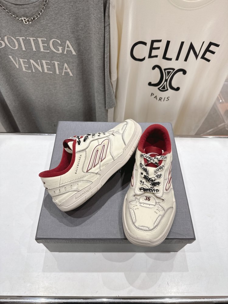 Кроссовки Balenciaga Hamptons Worn-Out фото 4