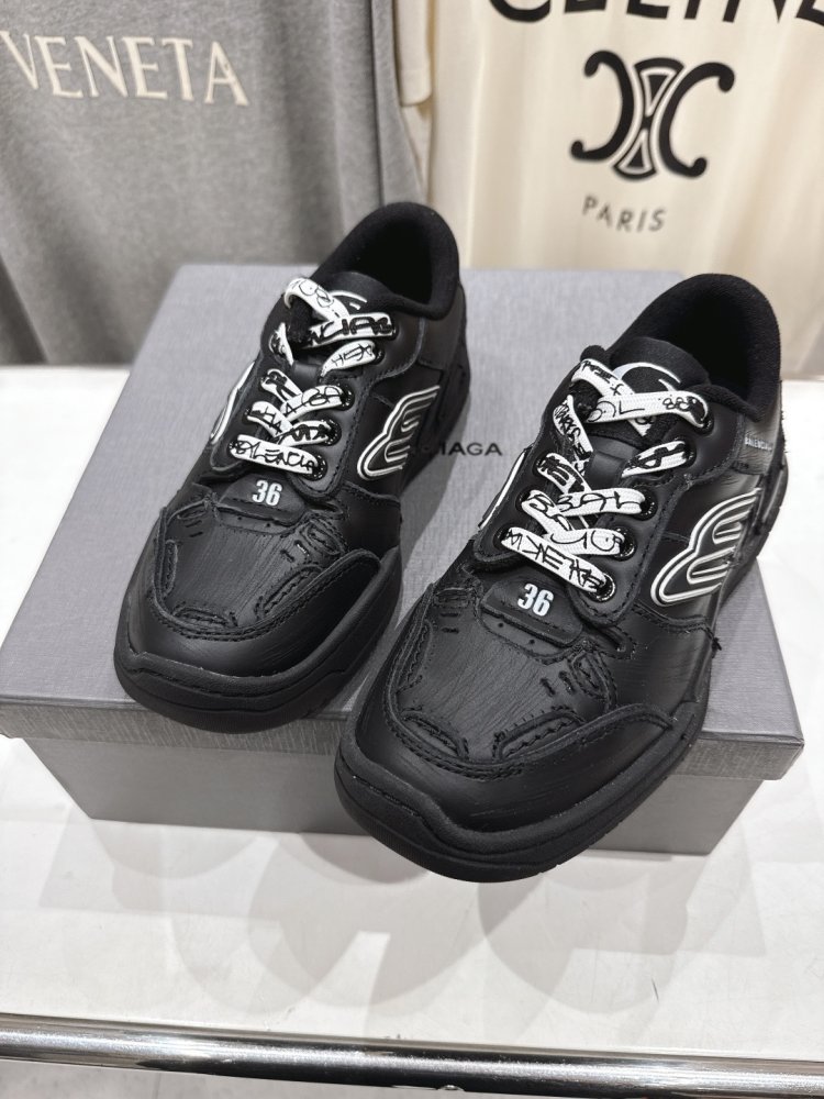 Кроссовки Balenciaga Hamptons Worn-Out фото 6