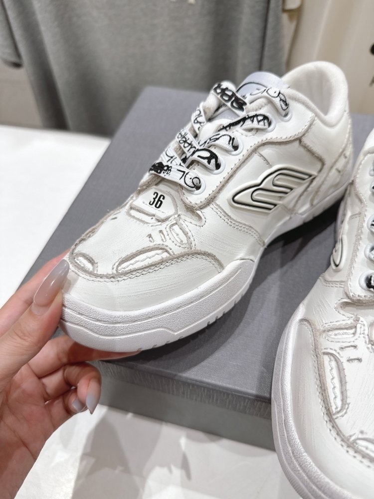 Кроссовки Balenciaga Hamptons Worn-Out фото 6