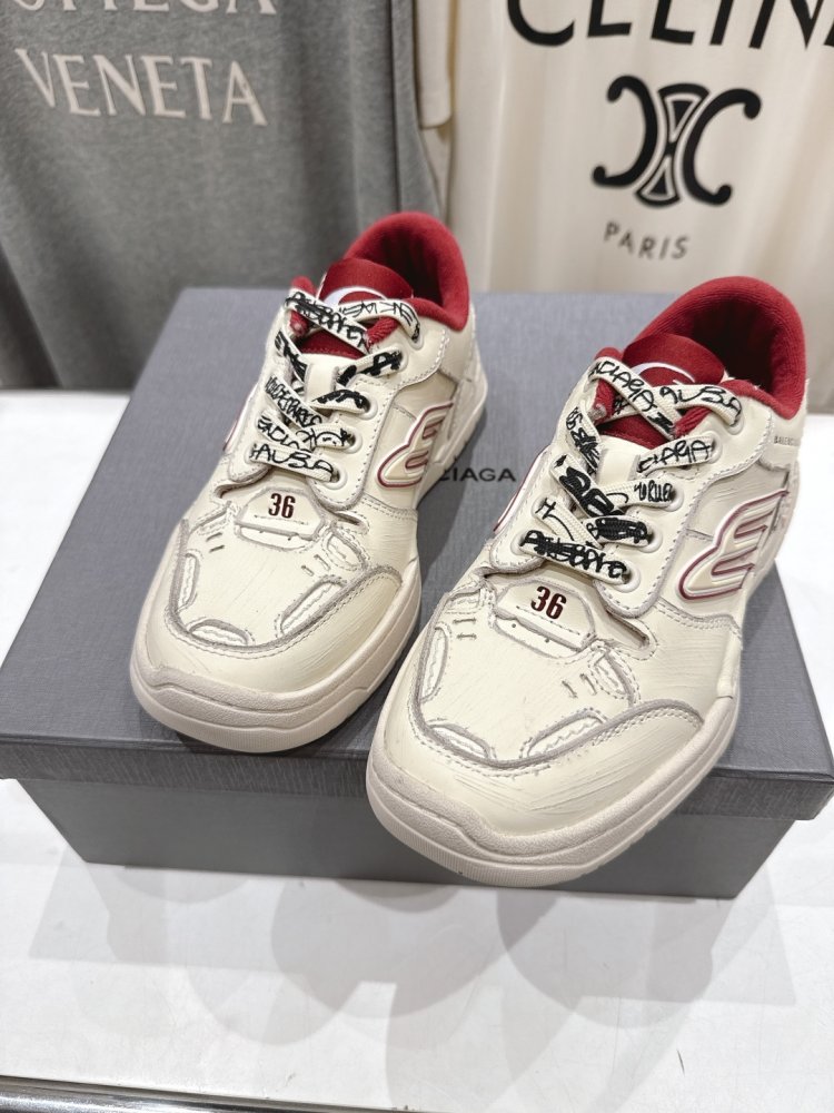 Кроссовки Balenciaga Hamptons Worn-Out фото 6