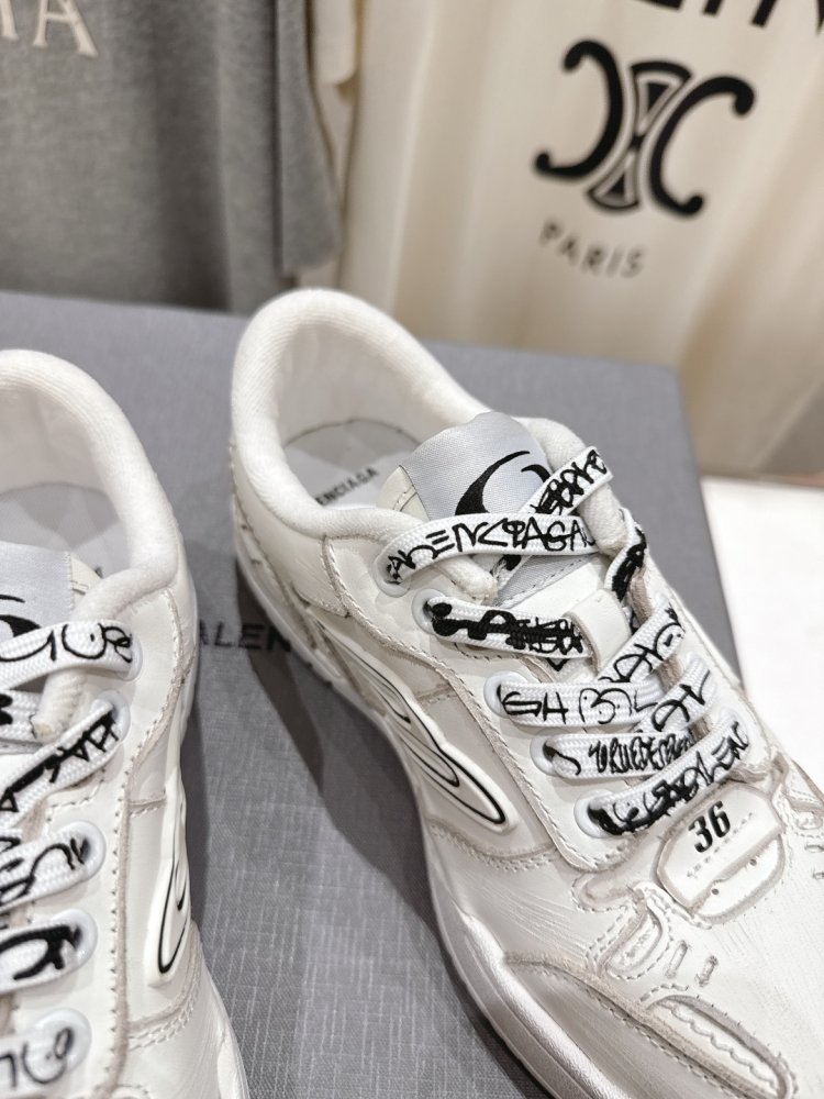 Кроссовки Balenciaga Hamptons Worn-Out фото 7