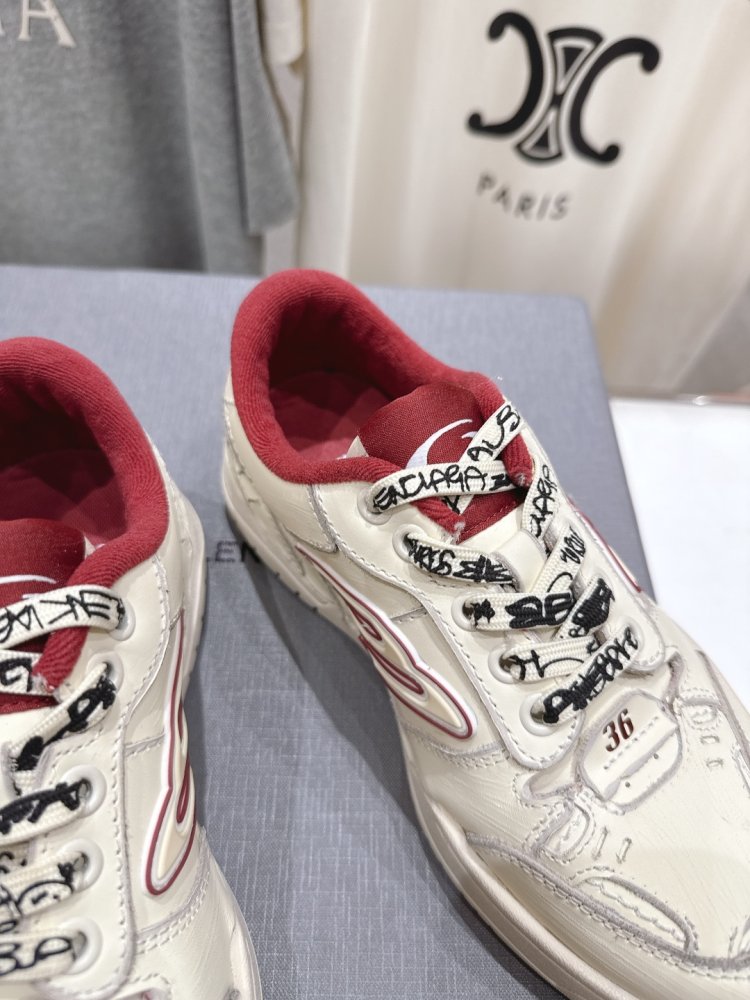 Кроссовки Balenciaga Hamptons Worn-Out фото 7