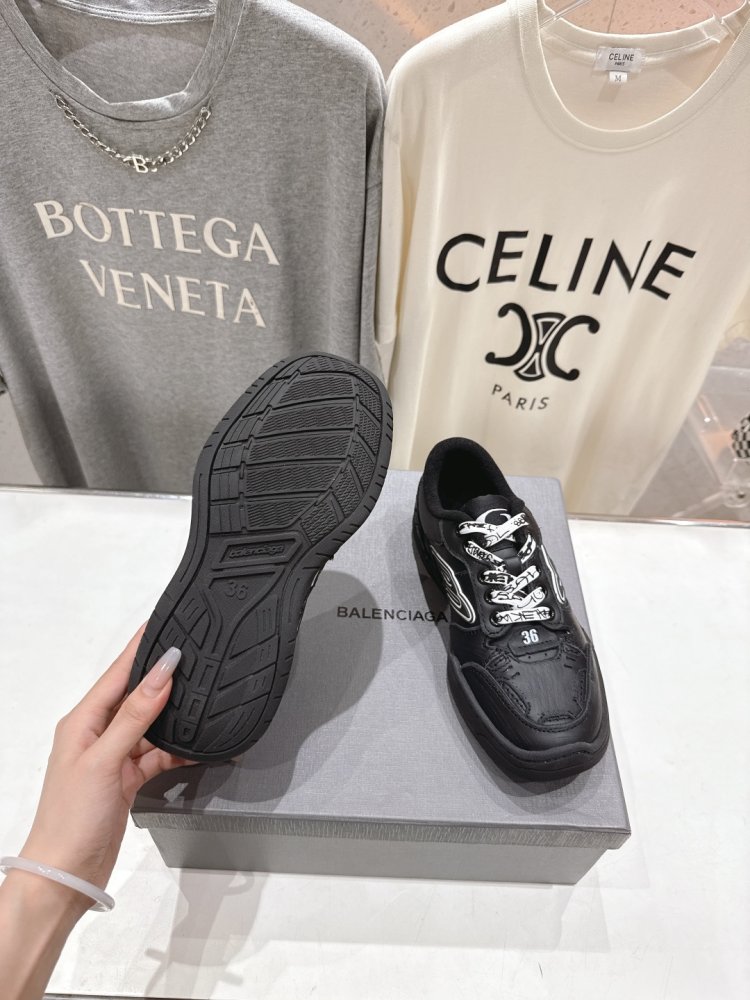 Кроссовки Balenciaga Hamptons Worn-Out фото 9