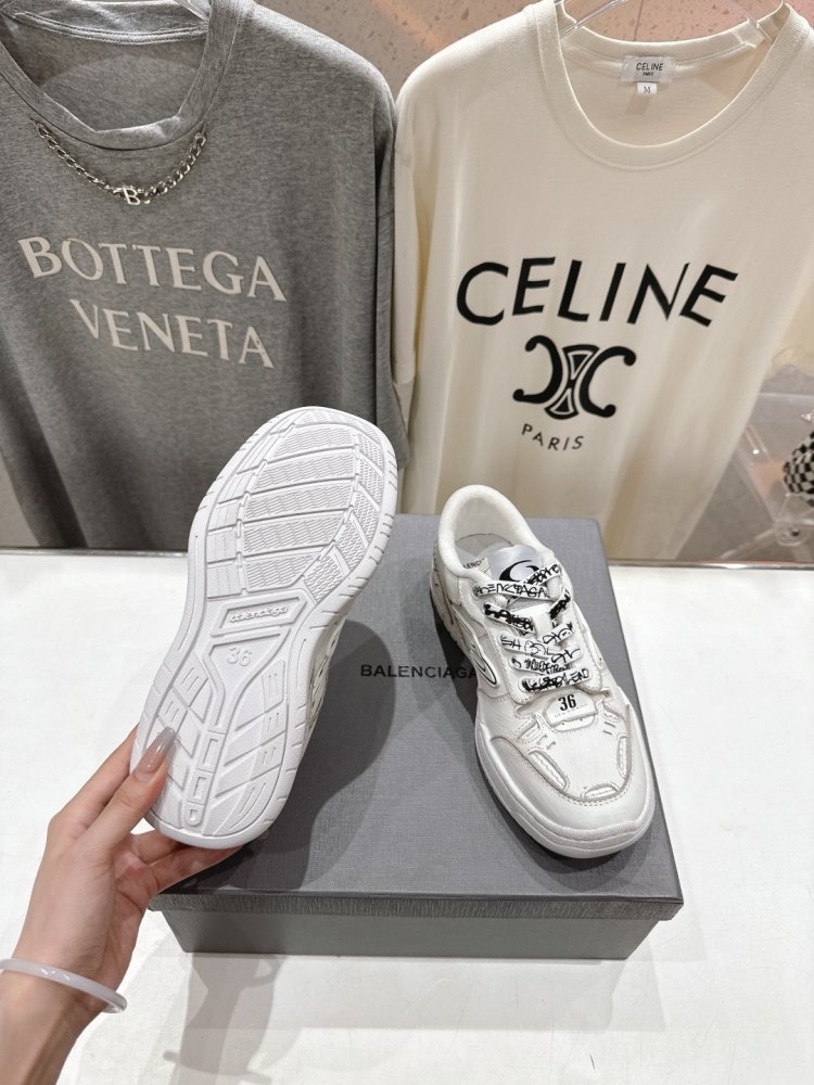 Кроссовки Balenciaga Hamptons Worn-Out фото 9