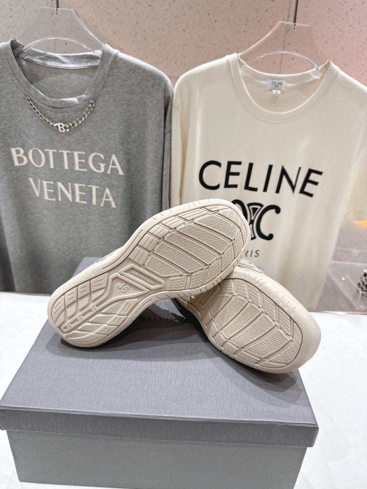 Кроссовки Balenciaga Hamptons Worn-Out фото 9