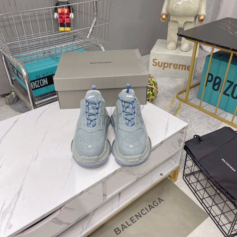 Кроссовки Balenciaga Triple S фото 2