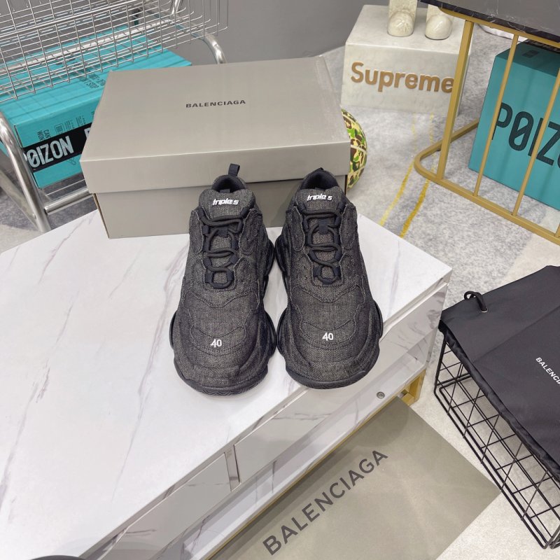Кроссовки Balenciaga Triple S фото 2