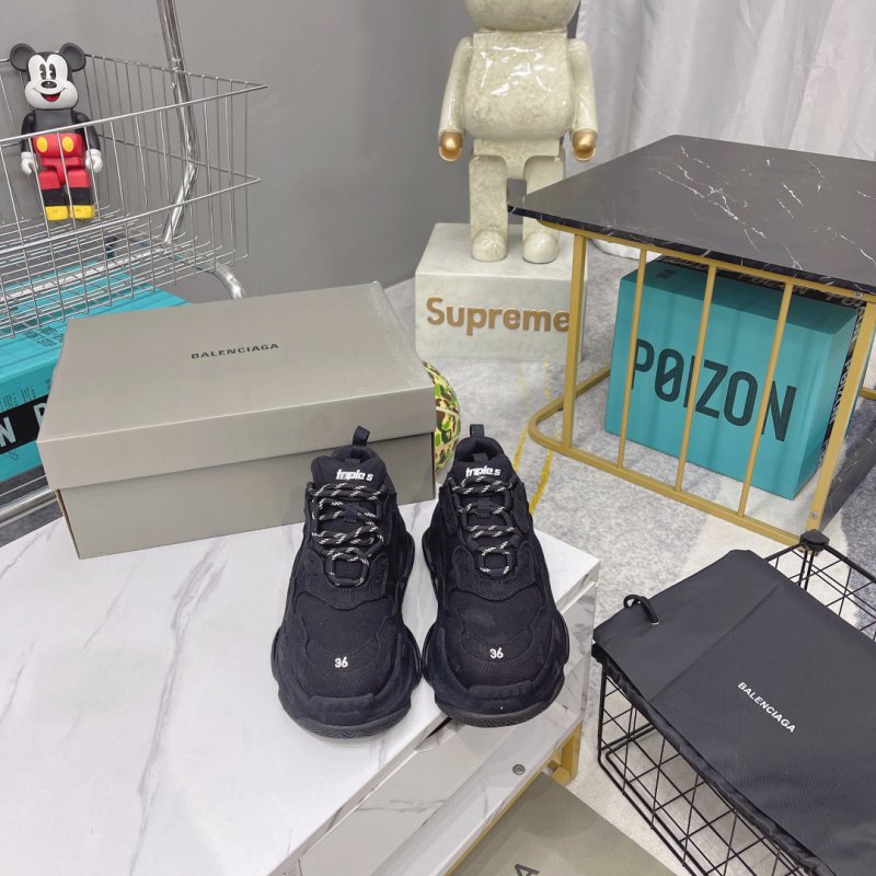 Кроссовки Balenciaga Triple S фото 2