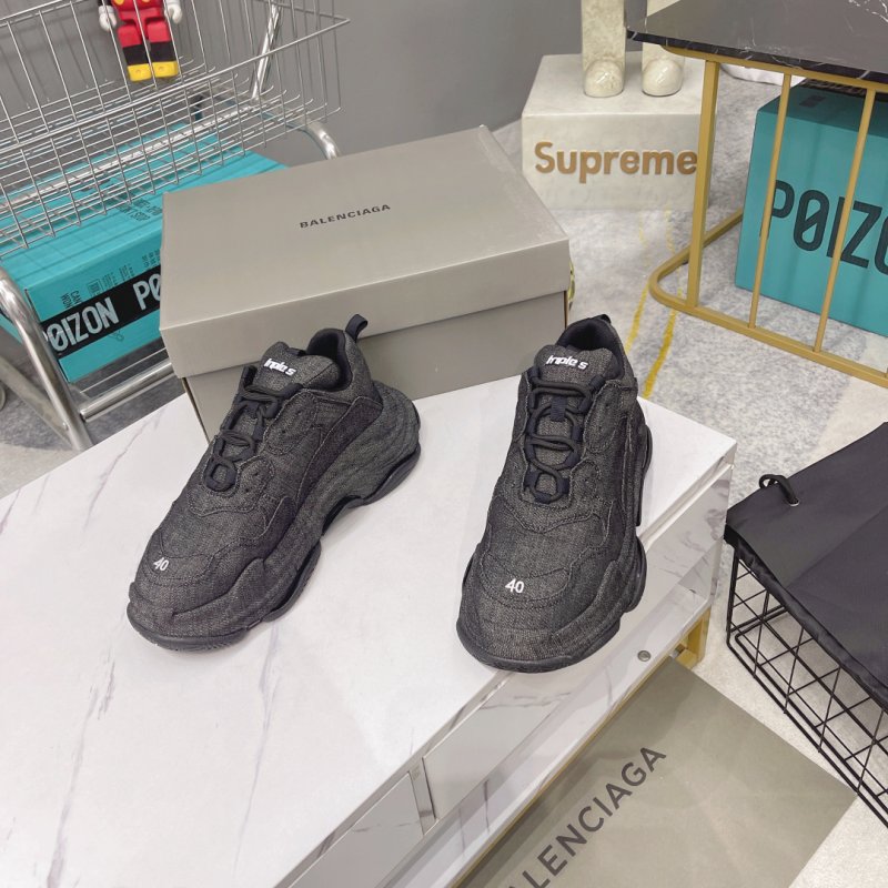 Кроссовки Balenciaga Triple S фото 3