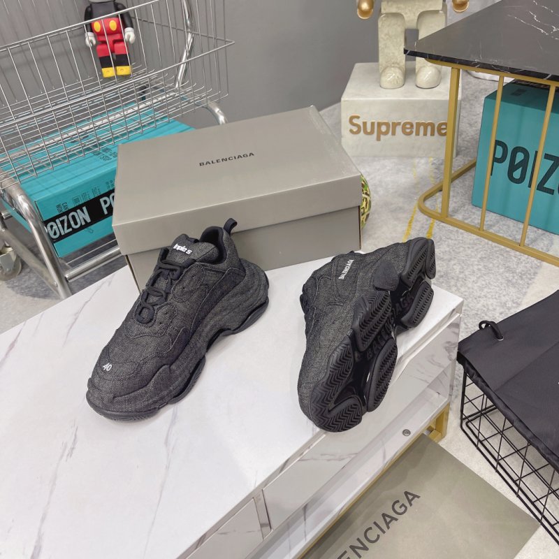 Кроссовки Balenciaga Triple S фото 4