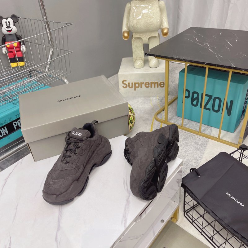 Кроссовки Balenciaga Triple S фото 4