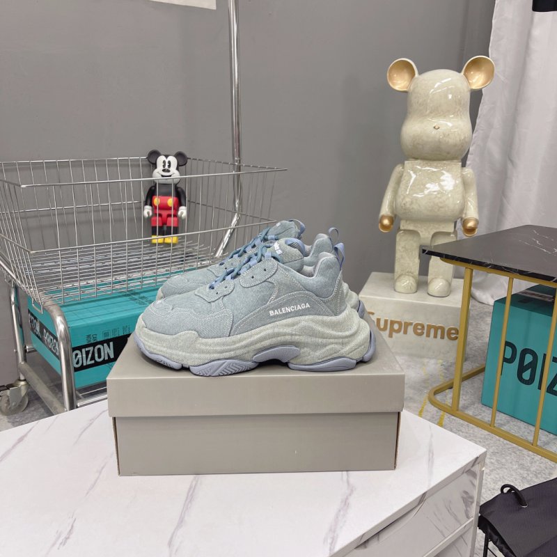 Кроссовки Balenciaga Triple S фото 6