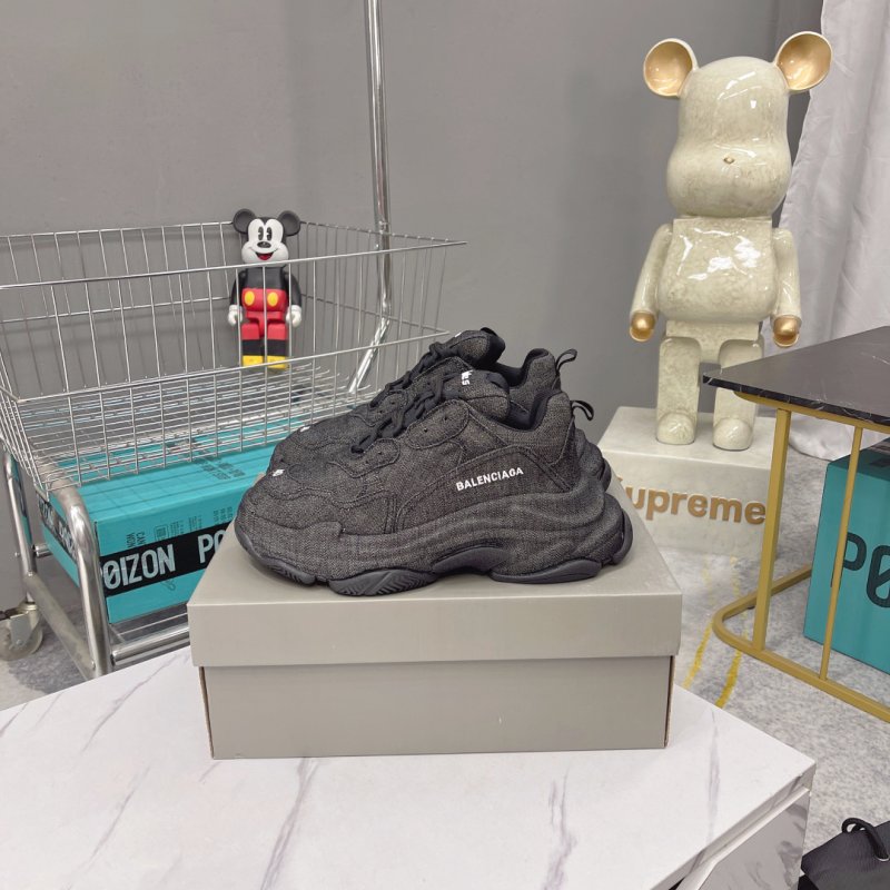 Кроссовки Balenciaga Triple S фото 6