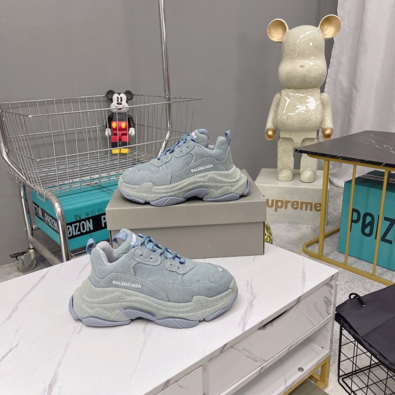 Кроссовки Balenciaga Triple S фото 7