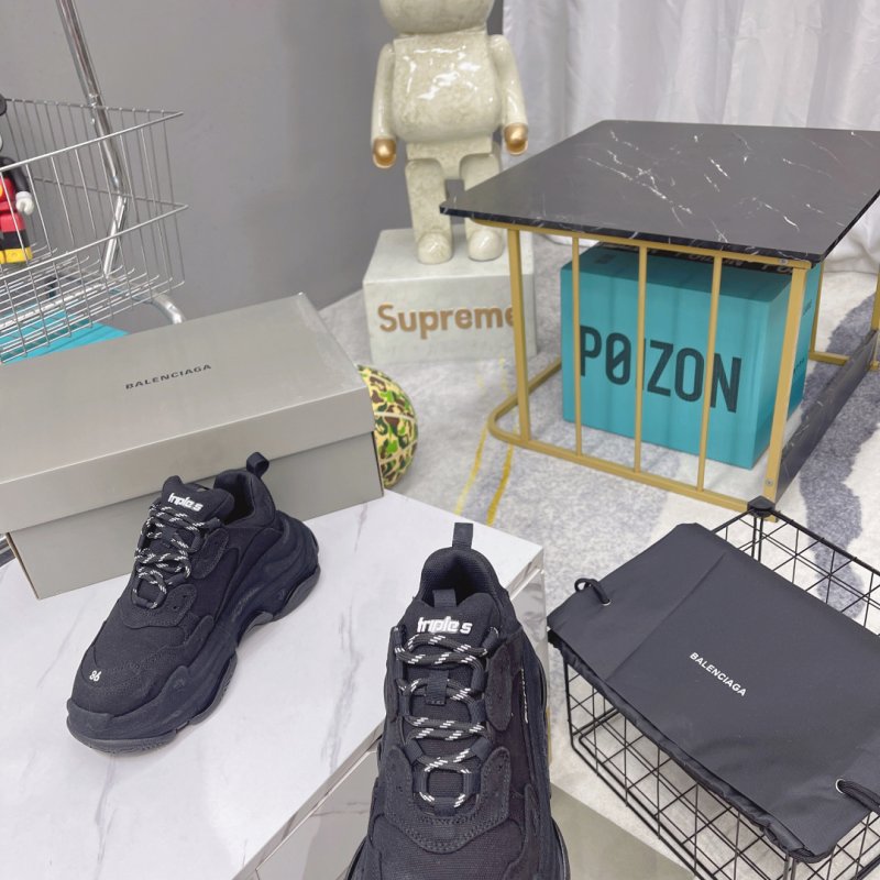 Кроссовки Balenciaga Triple S фото 7