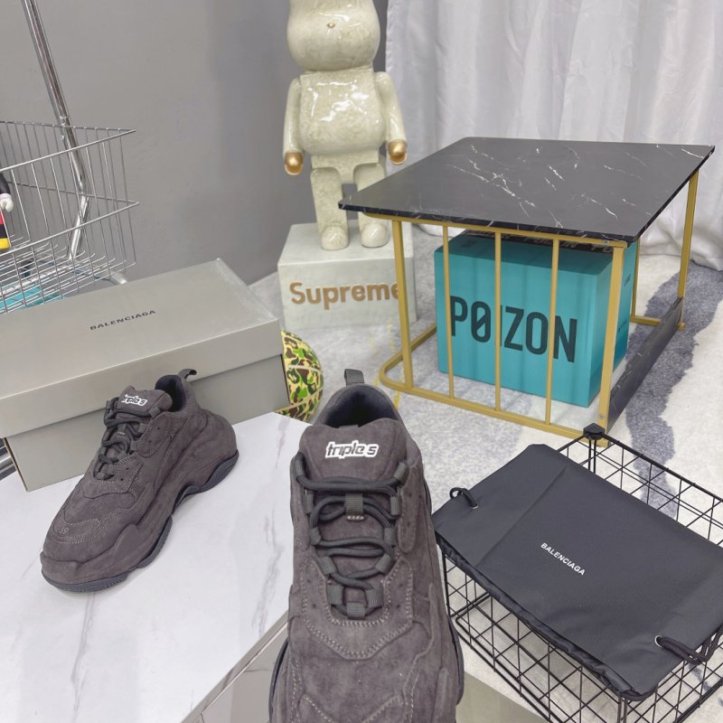 Кроссовки Balenciaga Triple S фото 7