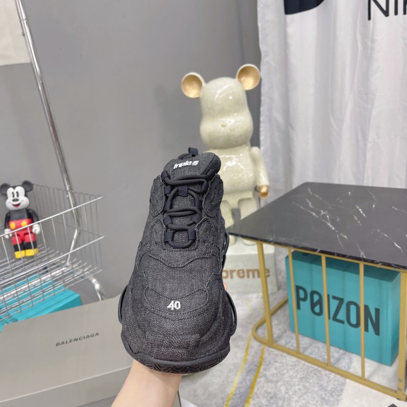 Кроссовки Balenciaga Triple S фото 8