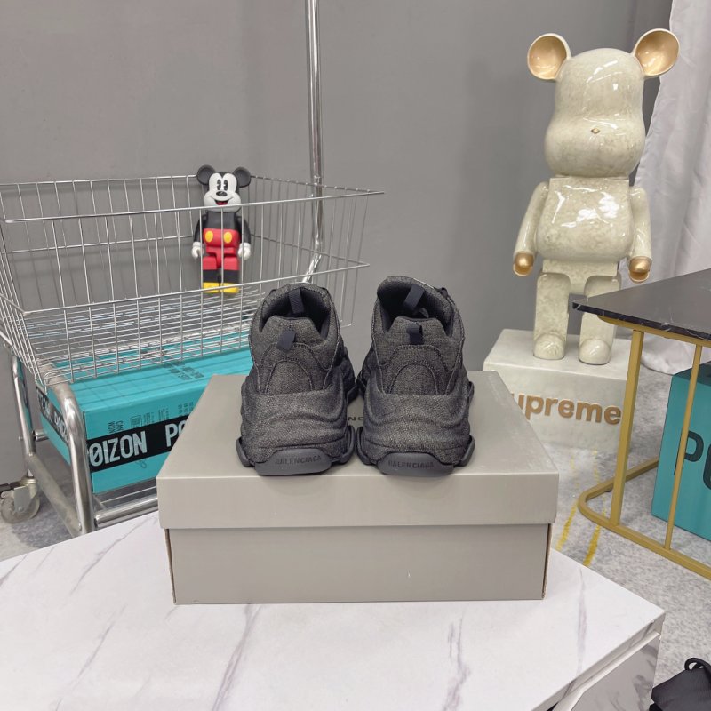 Кроссовки Balenciaga Triple S фото 9