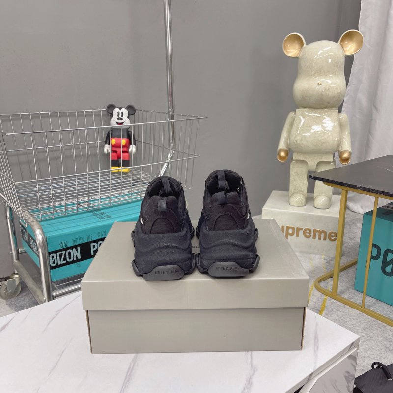 Кроссовки Balenciaga Triple S фото 9