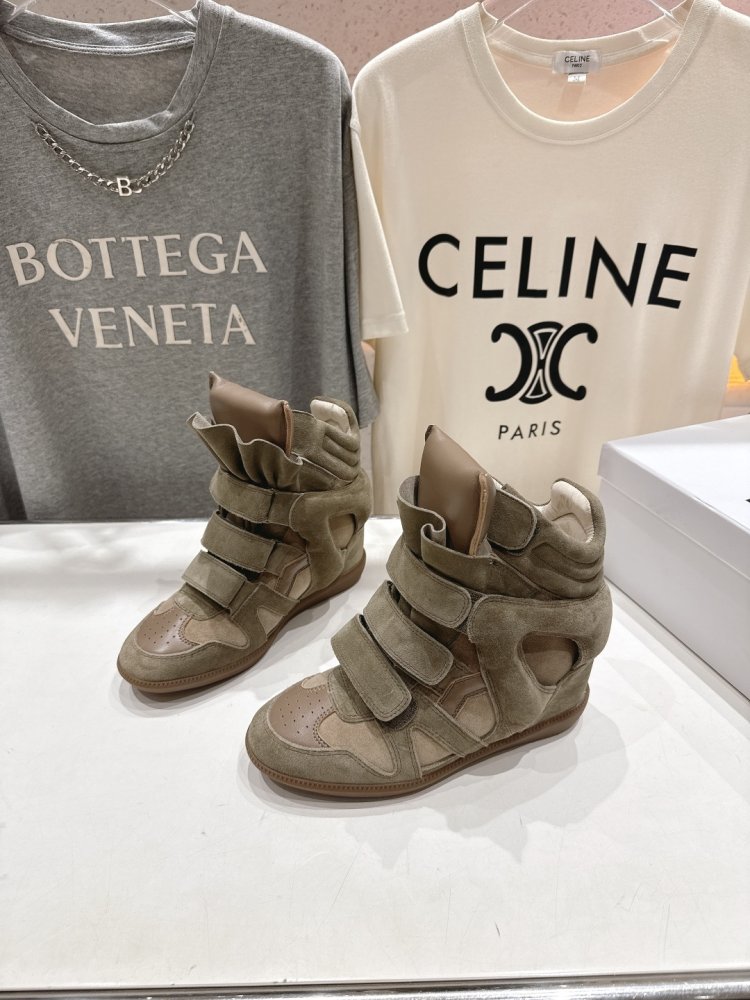 Кросівки Bekett з шкіри на танкетці