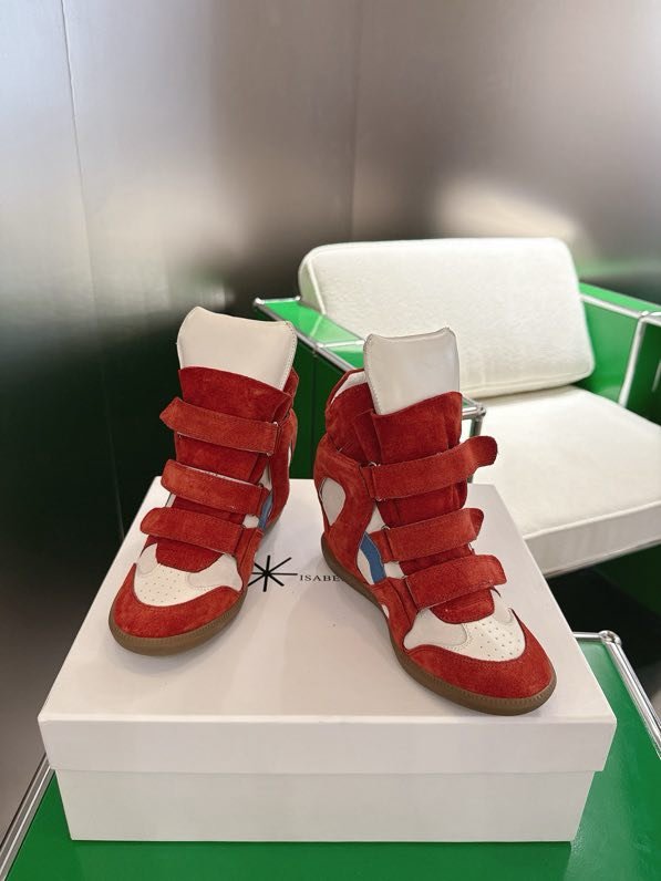 Кроссовки Bekett из кожи на танкетке