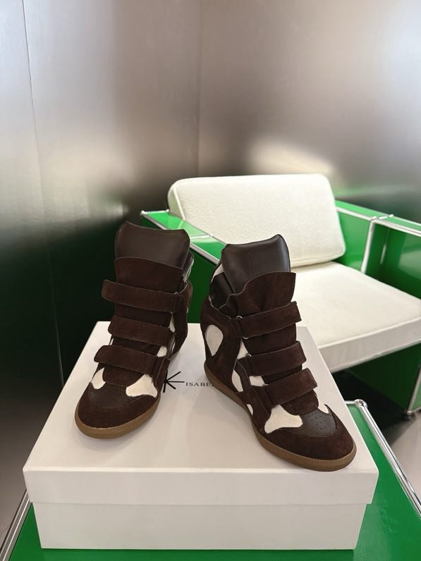 Кроссовки Bekett из кожи на танкетке