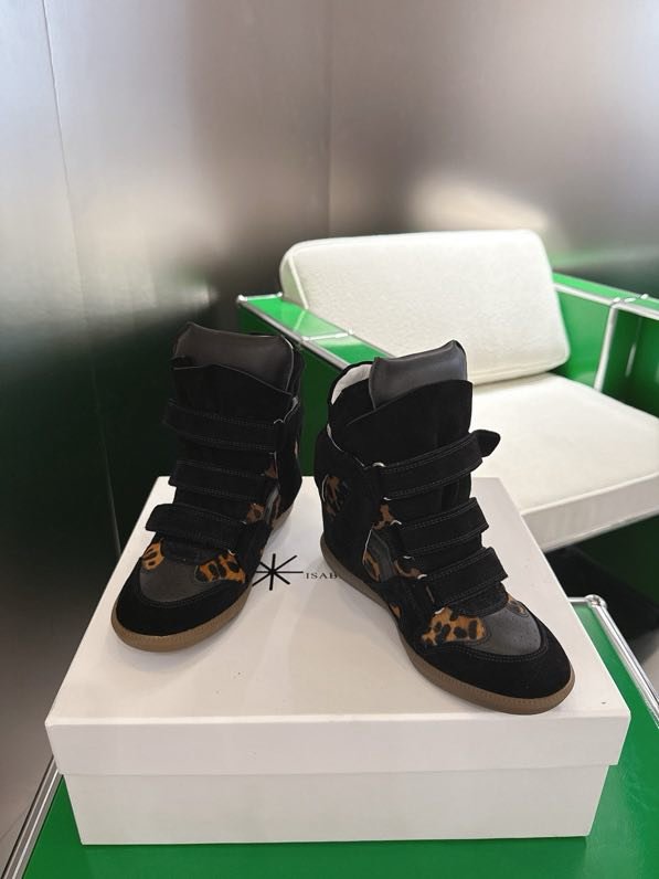 Кроссовки Bekett из кожи на танкетке