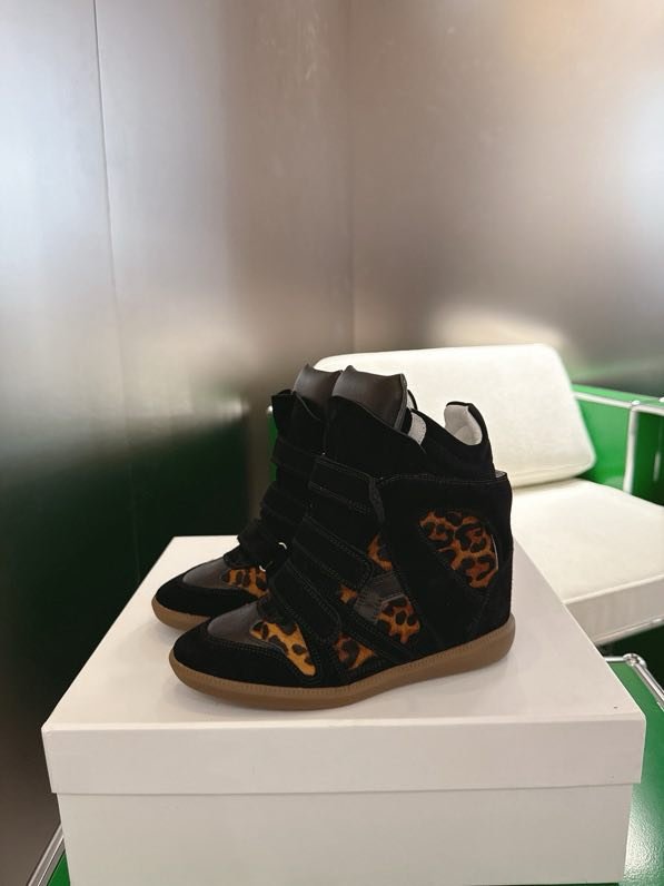 Кроссовки Bekett из кожи на танкетке фото 5