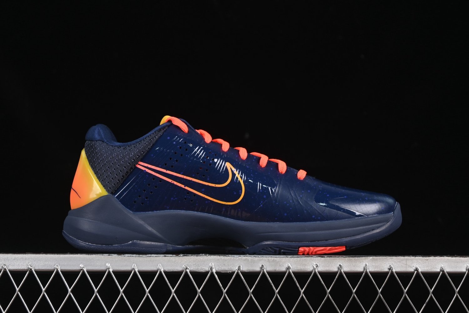 Кроссовки Caitlin Clark x Nike Kobe 5 Protro Indiana Fever фото 2