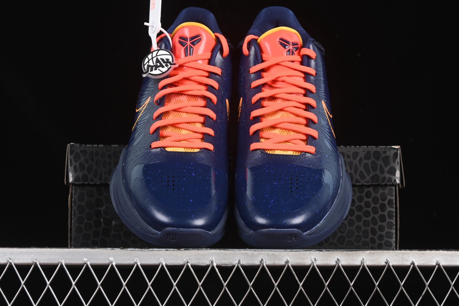 Кроссовки Caitlin Clark x Nike Kobe 5 Protro Indiana Fever фото 4