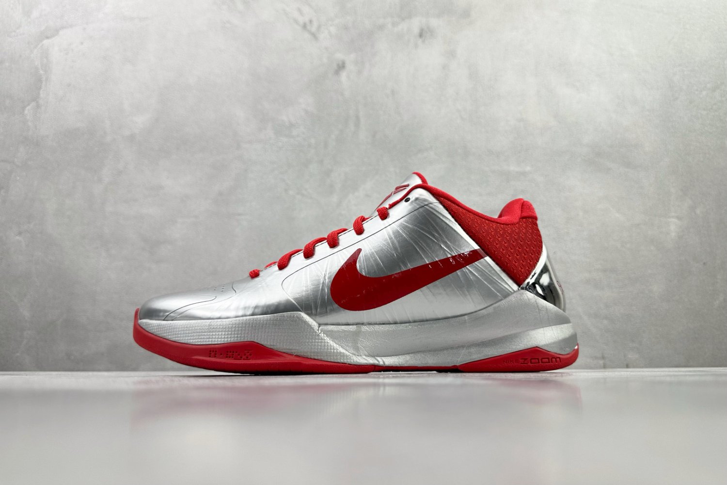 Кроссовки Caitlin Clark x Nike Zoom Kobe 5 Protro