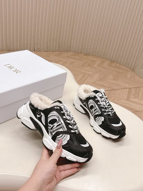 Sneakers Dior Chrono on fur winter